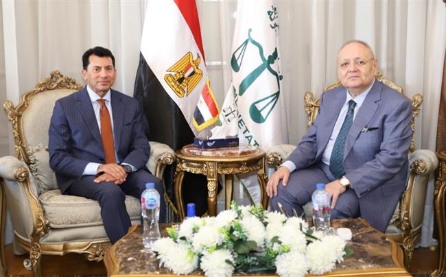 رئيس مجلس الدولة يستقبل وزير الشباب والرياضة لتقديم التهنئة له
