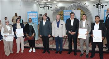   محافظ بني سويف يكرم عددا من العاملين بالديوان العام بعد حصولهم على رسائل ماجستير 