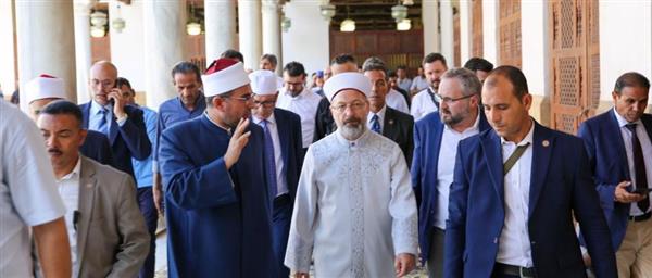 رئيس الشئون الدينية التركي يزور الجامع الأزهر