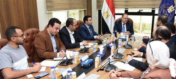 رئيس هيئة الدواء المصرية يعقد اجتماعاً مع وفد شركة سبيماكو الدوائية