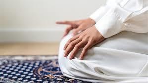 هل نسيان التشهد الأوسط يتطلب إعادة الصلاة؟