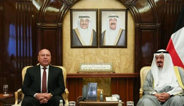 وزير النقل يبحث مع رئيس وزراء الكويت سبل جذب الاستثمارات