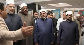   قيادات الأزهر يفتتحون المعرض الفني الرابع للمسابقة العالمية للوافدين "مواهب وقدرات"