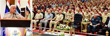   وزير الدفاع يلتقي قادة وضباط المنطقة المركزية العسكرية