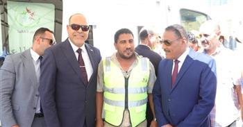 وزير العمل ومحافظ مطروح يتفقدان قوافل طبية تقدم خدمات صحية للعمالة غير المنتظمة بالعلمين