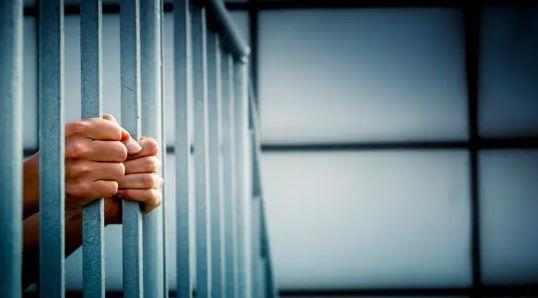 الحبس سنة لمتهم باستعراض القوة وإحراز سلاح فى سوهاج