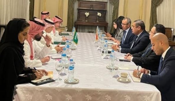 نائب وزير الخارجية يستقبل نظيره السعودى لبحث مستجدات الأوضاع في البحر الأحمر