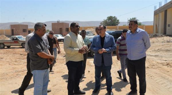 محافظ أسيوط يتفقد أعمال إنشاء سوق الجملة الجديد