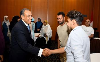   وزير الخارجية يلتقي بالجالية المصرية في مالي
