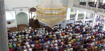 حكم التسبيح والذكر أثناء خطبة الجمعة.. عالم أزهري يجيب