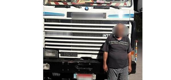 ضبط سائق سيارة نقل ثقيل لسيره برعونة على الطريق