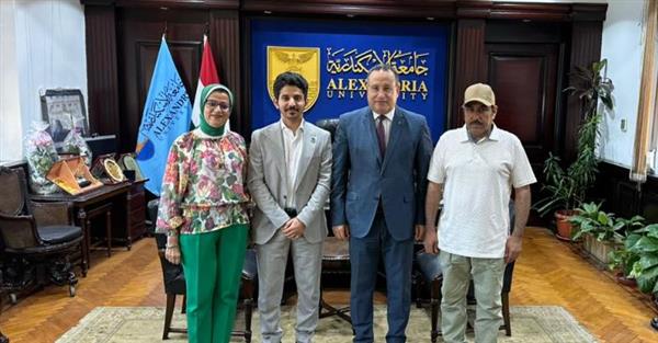 رئيس جامعة الإسكندرية يستقبل مدير مركز البحث العلمي والابتكار بـ الأصالة السعودية