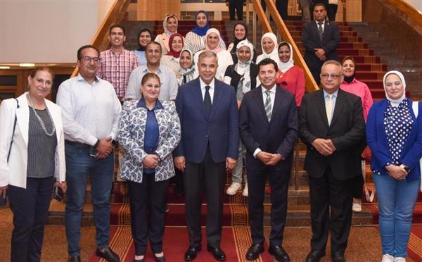 وزير الرياضة ومحافظ الإسكندرية يشهدان انطلاق شعلة اليوم الرياضي العربي الأول