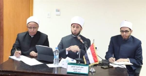 وزير الأوقاف يشدد على الانضباط الإداري التام ومواجهة الفكر المتطرف