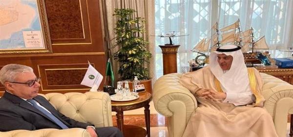 السفير المصري بالسعودية يشيد بالتقدم الملحوظ للمملكة في الإدارة المستدامة