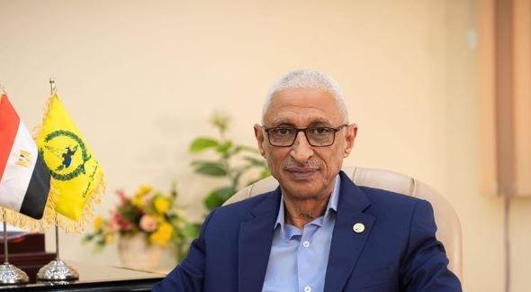 محافظ شمال سيناء يهنئ أوائل الثانوية العامة