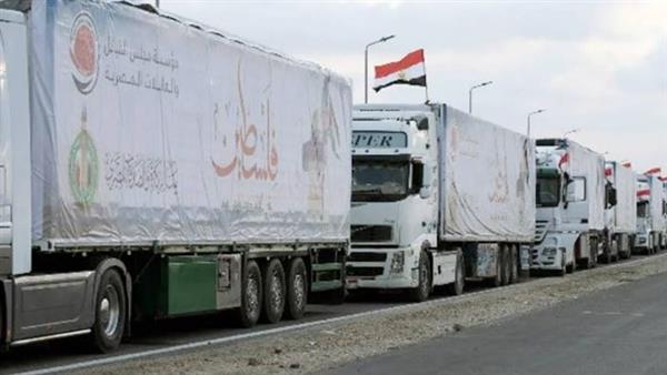 قادمة من مصر.. شاحنات محملة بالطحين في طريقها إلى غزة