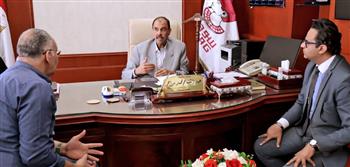   محافظ سوهاج يناقش الموقف التنفيذي لمستشفيات المحافظة