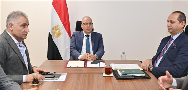 وزير الري: منظومة متكاملة لمنع انتشار ورد النيل بين المصارف والترع ومجرى نهر النيل