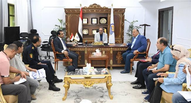 محافظ قنا يبحث إجراءات إحلال وتجديد نقطة الحماية المدنية بوسط المدينة