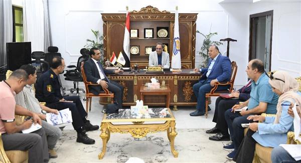 محافظ قنا يبحث إجراءات إحلال وتجديد نقطة الحماية المدنية بوسط المدينة