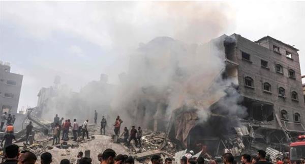 الاحتلال يقصف شقة سكنية بحي الرمال فى غزة مخلفا 3 شهداء