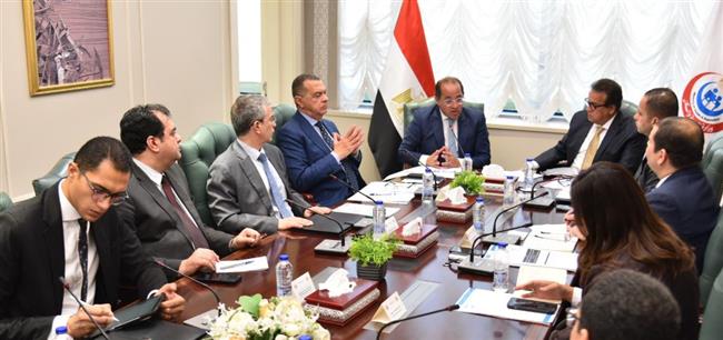 وزير الصحة يبحث سُبل استدامة تمويل التأمين الصحي الشامل