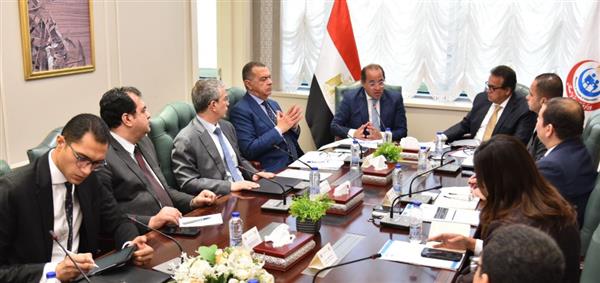 وزير الصحة يبحث سُبل استدامة تمويل التأمين الصحي الشامل