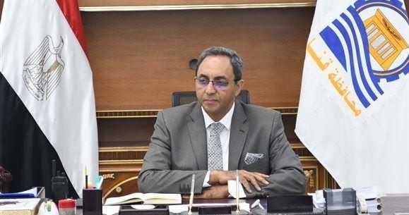 محافظ قنا يبحث 122 شكوى وطلبا في لقائه الجماهيري الأسبوعي مع المواطنين