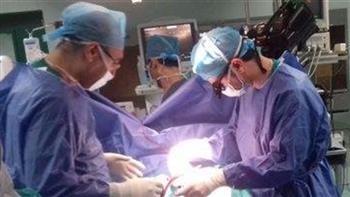 نجاح استئصال ورم متزايد من وجه سيدة بمستشفى قنا العام