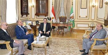 رئيس جامعة القاهرة يشيد بعمق العلاقات المصرية الأردنية