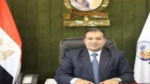 رئيس جامعة جنوب الوادي يناقش الخريطة الزمنية للتنسيق والقبول بالجامعة الأهلية