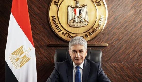 وزير السياحة والآثار يصدر قراراً وزارياً بزيادة أجر المرشد السياحى في مصر