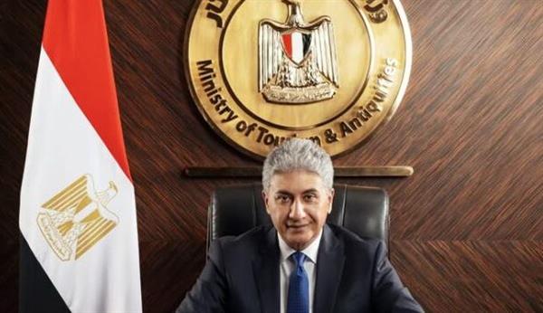 وزير السياحة والآثار يصدر قراراً وزارياً بزيادة أجر المرشد السياحى في مصر