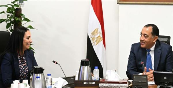 مدبولي يُتابع مع مساعدات "تكافل وكرامة" للمستفيدين وزيادة معارض "ديارنا"