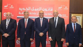   وزير العمل ومحافظ الإسكندرية يفتتحان ندوة تثقيفية للتوعية بمواد قانون العمل الجديد