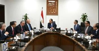   مدبولي يتابع الإجراءات التنفيذية لتوطين صناعة السيارات الكهربائية