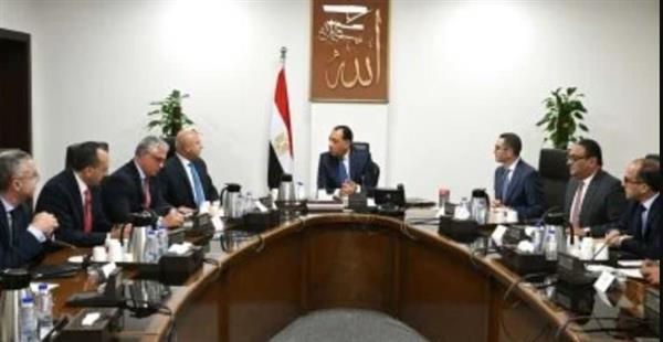 مدبولي يتابع الإجراءات التنفيذية لتوطين صناعة السيارات الكهربائية