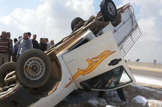 مصرع وإصابة 12 شخصا فى انقلاب سيارة نقل بطريق مرسى علم - إدفو