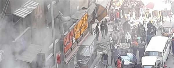 بالصور.. حريق ضخم يلتهم أحد المطاعم بفيصل