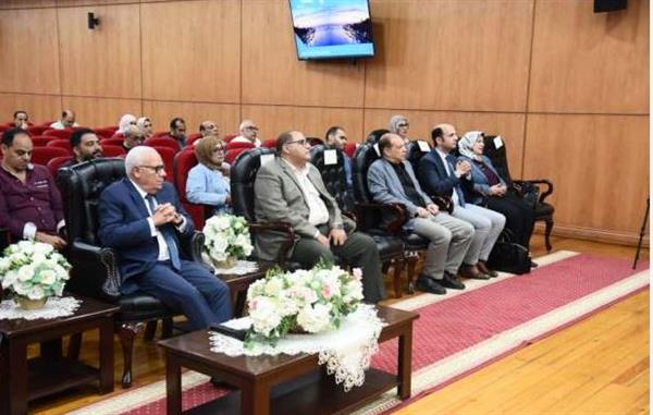 محافظ بورسعيد يناقش انضمام مستشفيات القطاع الخاص لمنظومة التأمين الصحي الشامل