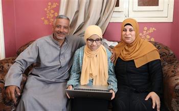   "الاتصالات" تسلم الأولى على الثانوية الأزهرية مكفوفين  "لابتوب" مزود بتطبيقات لدعمها  