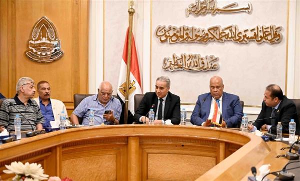 رئيس حماية المستهلك يلتقي برئيس وأعضاء الغرفة التجارية بالقاهرة لبحث خفض أسعار السلع