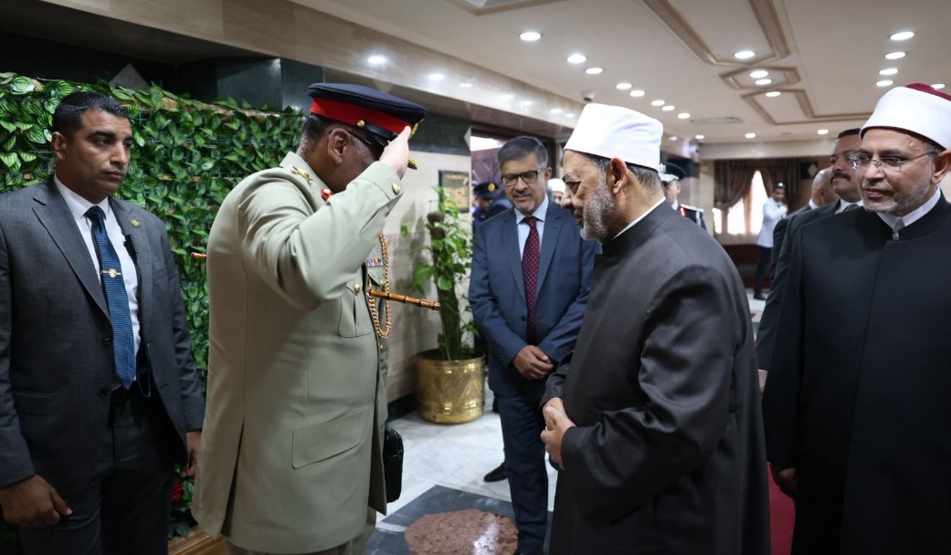شيخ الأزهر يستقبل رئيس الأركان الباكستاني ويؤكِّد: لا استقرار في العالم دون حل لقضية فلسطين