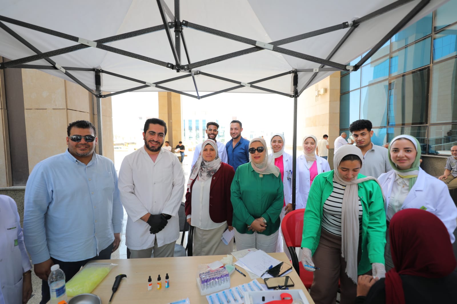 جامعة الجلالة تقدم فحص مجاني ل300 طالب وزائر