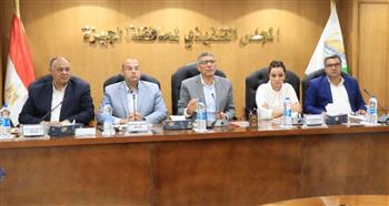  محافظ الجيزة يلتقي بسكرتير العموم ومديري إدارات العقود على مستوى الأحياء