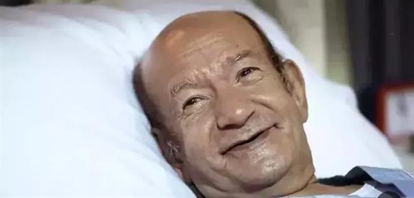 الآلاف يودعون جثمان الفنان لطفي لبيب في مشهد مهيب