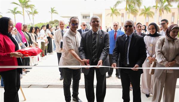 رئيس الجامعة اليابانية يفتتح معرض طلاب كلية الفنون والتصميم لعام 2025
