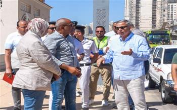   محافظ الإسكندرية يتفقد طريق الكورنيش للتأكد من التزام المنشآت والشواطئ بالاشتراطات البيئية