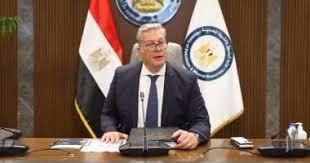   وزير البترول يجتمع بفريق عمليات البحث عن المفقودين بحادث انقلاب البارج إد مارين 12